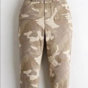 Women’s hollister camo pants